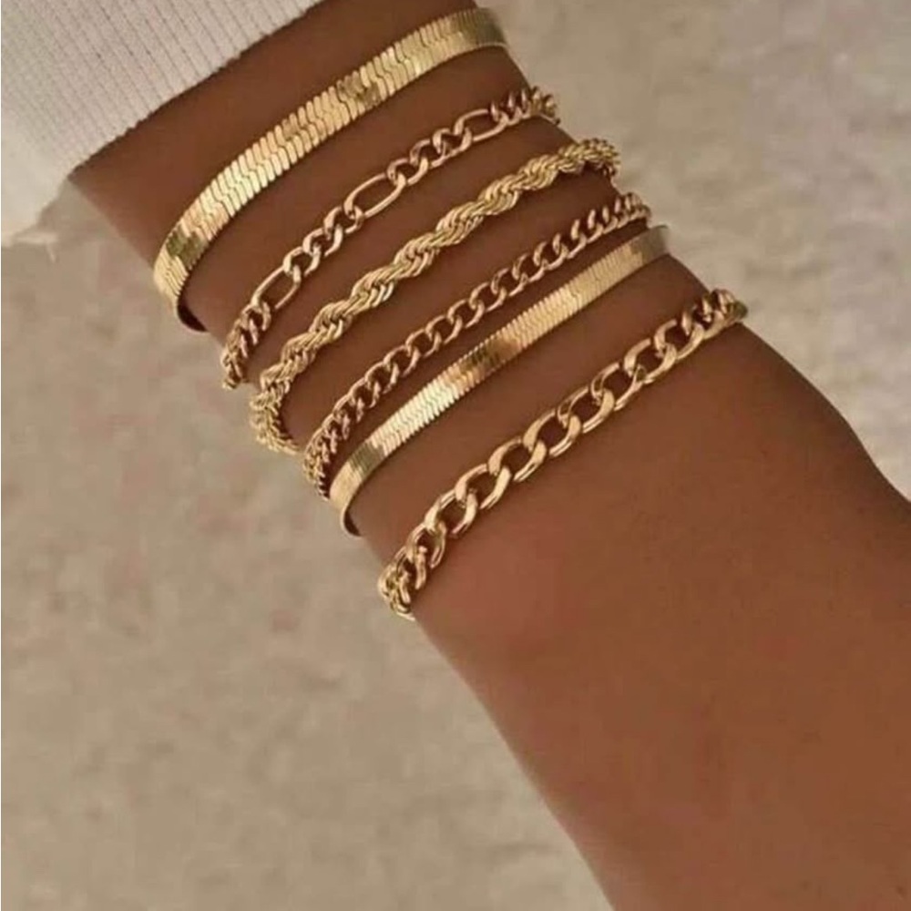 Chic Gold Bracelet Collection
